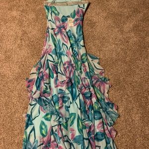 Beautiful, flowing maxi dress